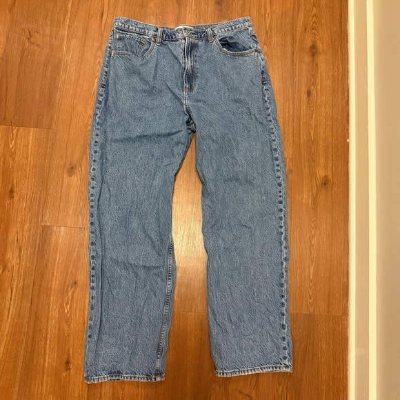 Abercrombie & Fitch - Picture 2 of 3